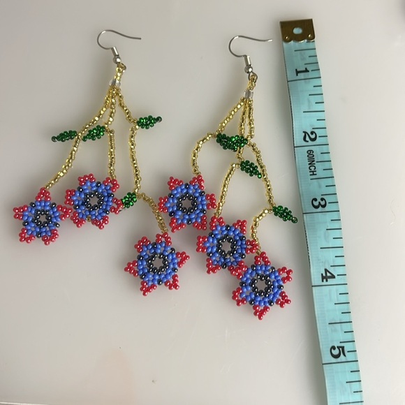 Hand made floral beaded dangle earrings - Picture 2 of 2